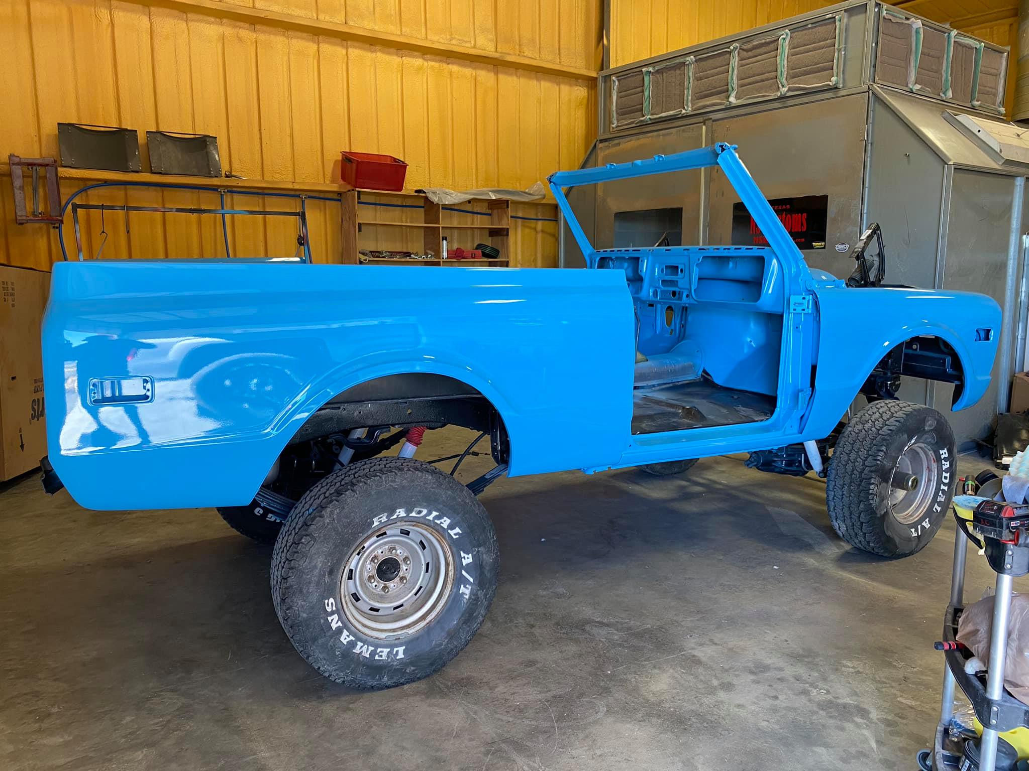 Tamco Paint GM Light Blue in Chevrolet K5 Blazer