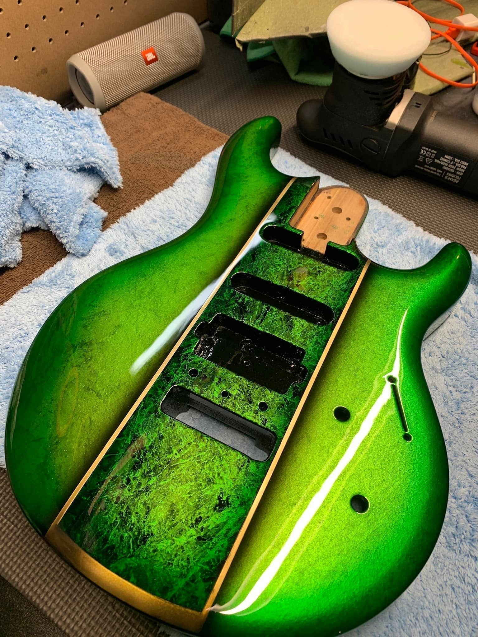 Tamco Paint HC4100 Glamour Clearcoat Kit in Guitar