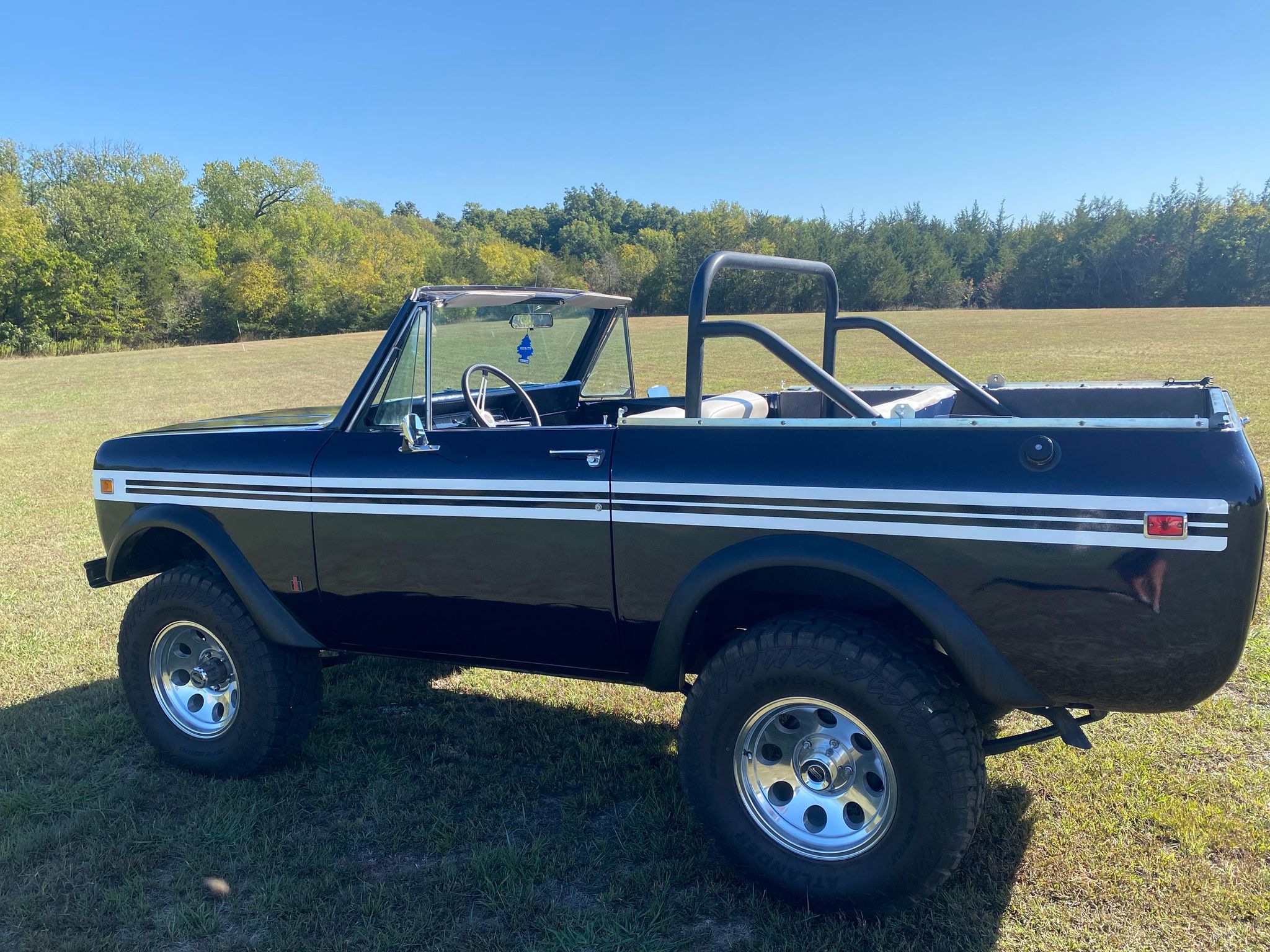 Tamco Paint Interbalactic in International Harvester Scout II