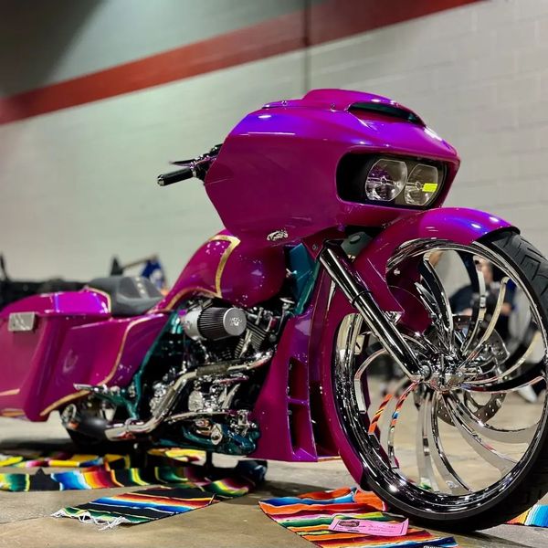 LIPSTICK | TENORIOS PAINT AND COLLISION | HARLEY-DAVIDSON ROAD GLIDE