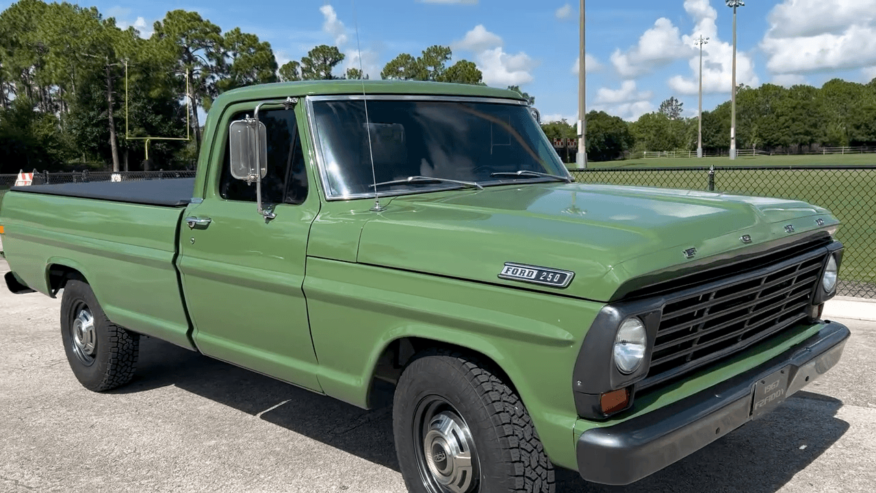 Tamco Paint Ford Boxwood Green Basecoat in 1967 Ford F250