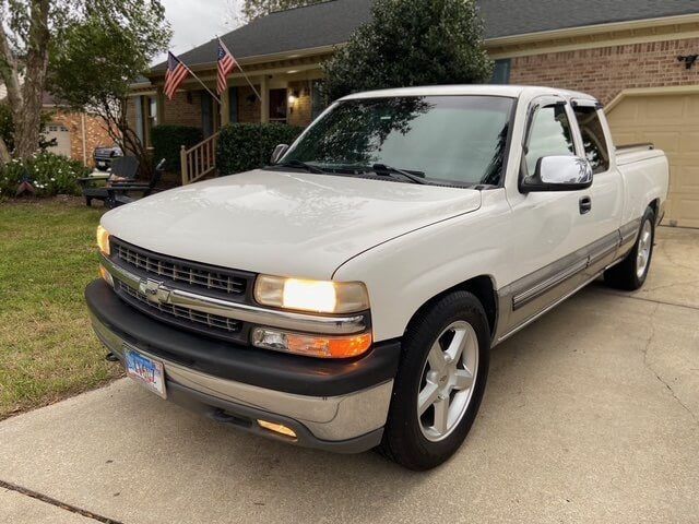 GM OLYMPIC WHITE | SHERWOOD KRESSLY | 2001 CHEVROLET SILVERADO