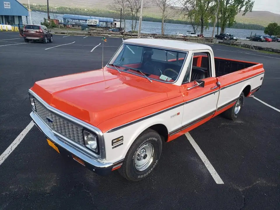 GM HUGGER ORANGE AND GM PURE WHITE | CHRIS BROWN | 1972 CHEVROLET C10