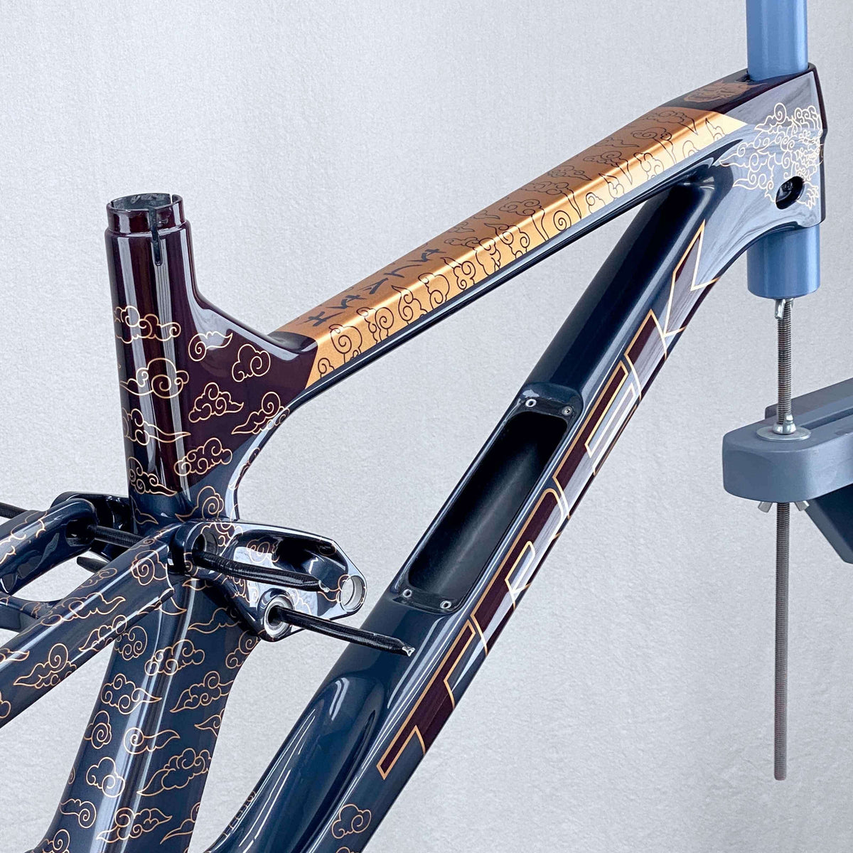 Tamco Paint HC2104 High Solids Clearcoat on Bespoke Trek Slash