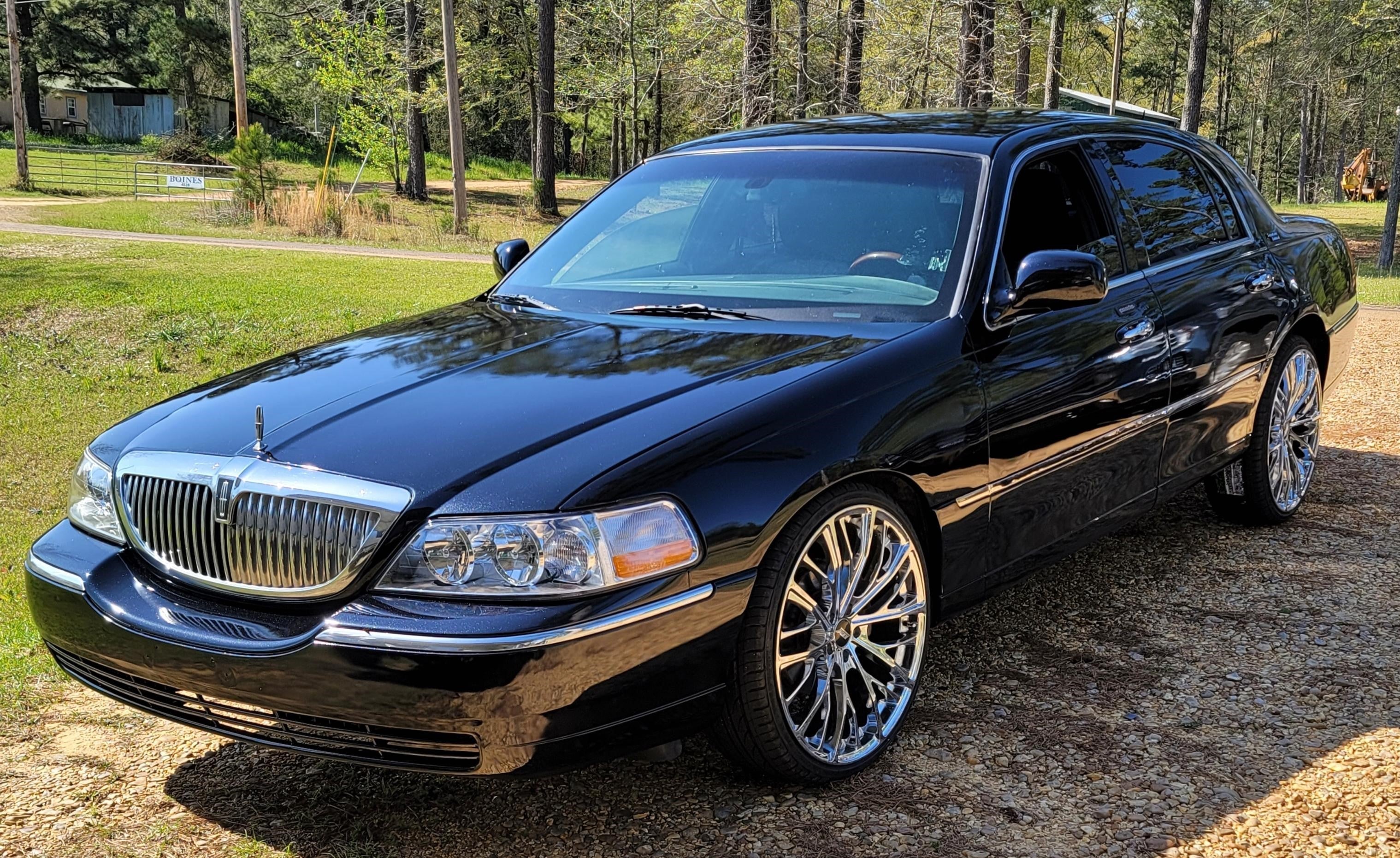 Tamco Paint Black Metal-Candy Pearl Basecoat in 2011 Lincoln Town Car