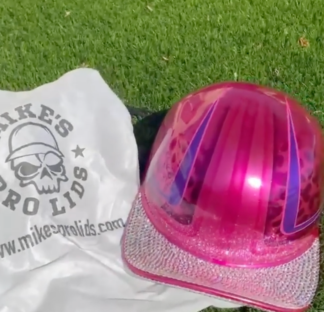 Tamco Paint You Cant Sit With Us Pink in Harley-Davidson Street Glide