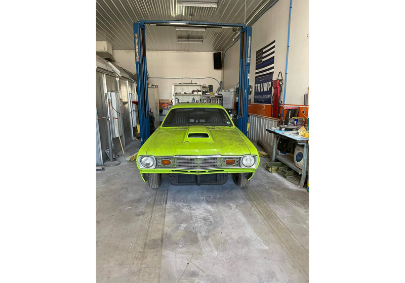 Tamco Paint Chrysler Sublime Green Metallic OEM Basecoat in 1974 Plymouth Duster