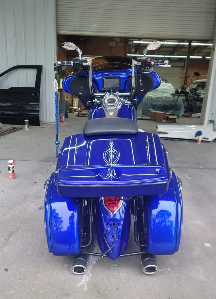 Tamco Paint Kandy Killa Blue Candy Concentrate in Harley-Davidson Bagger