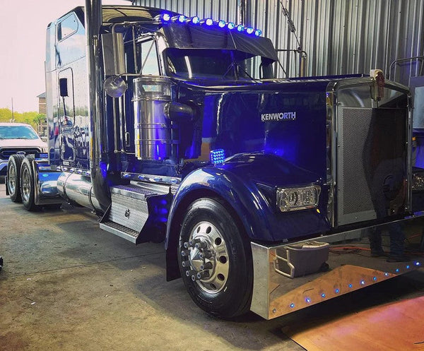 Tamco Paint Liberty Blue in Kenworth W900