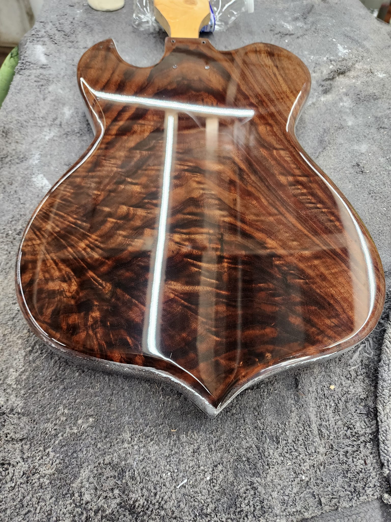 Tamco Paint HC9500 Hi-Speed Impact 30 Min Clearcoat in Guitar Body