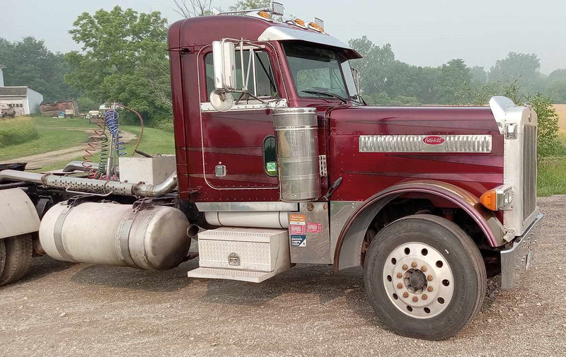 Tamco Paint Cherry Bomb 2.0 in 1981 Peterbilt 359 