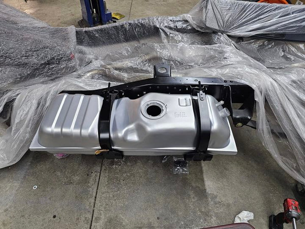 Tamco Paint Slick Silver Metallic in Car Gas Tank