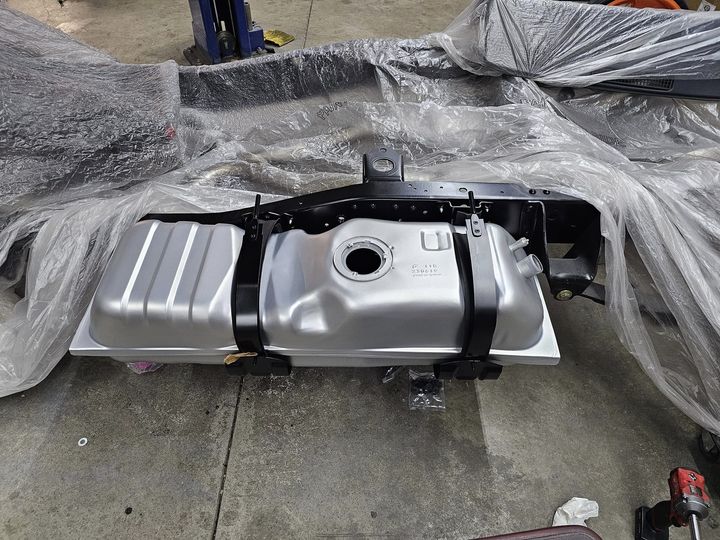 Tamco Paint Slick Silver Metallic in Car Gas Tank