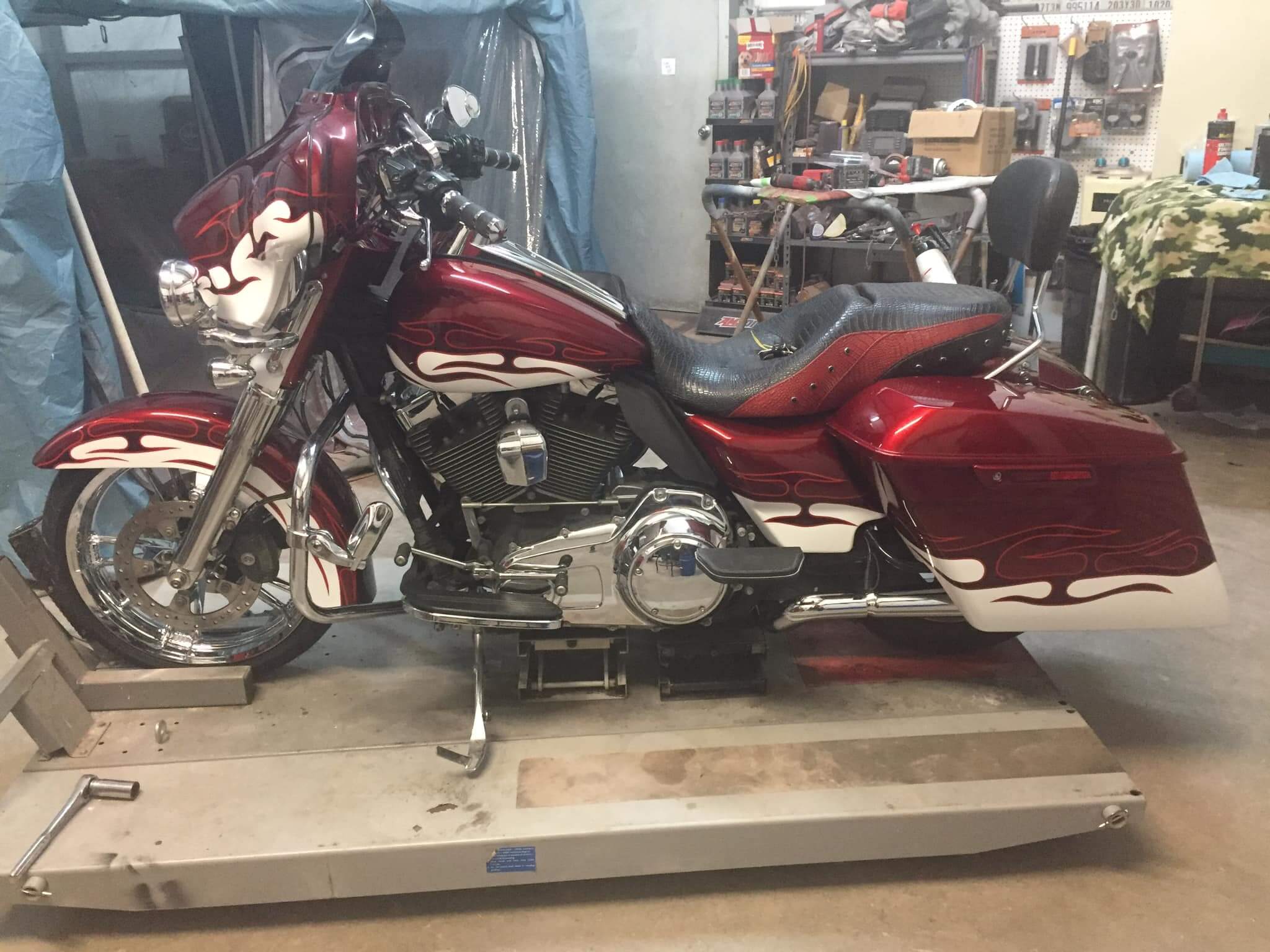 Tamco Paint Basecoat Factory Packs (HB9901 Bright White) in Harley-Davidson Street Glide
