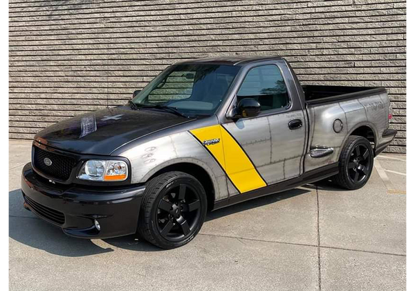 Tamco Paint Slick Silver Metallic in 2001 Ford F-150 SVT Lightning