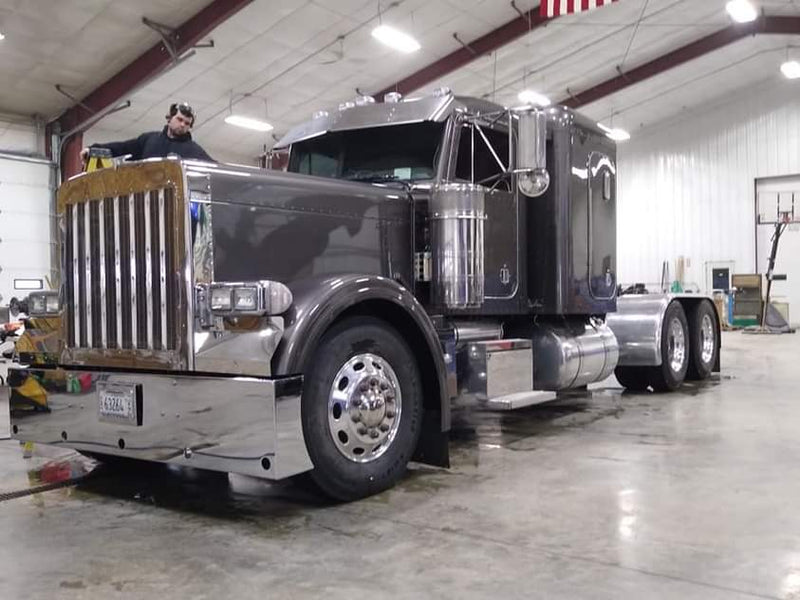 Tamco Paint Chrysler Granite Crystal Metallic in 1987 Peterbilt 389