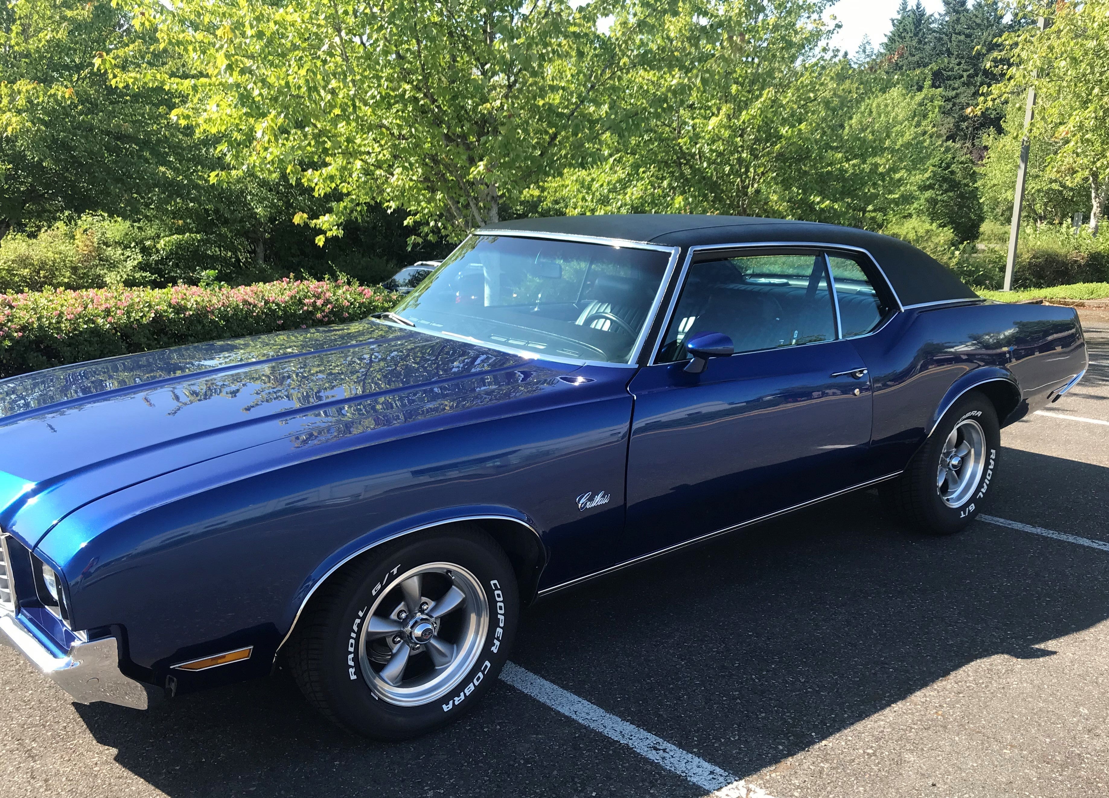 Tamco Paint Chevrolet Targa Blue Metallic in 1972 Oldsmobile Cutlass Supreme