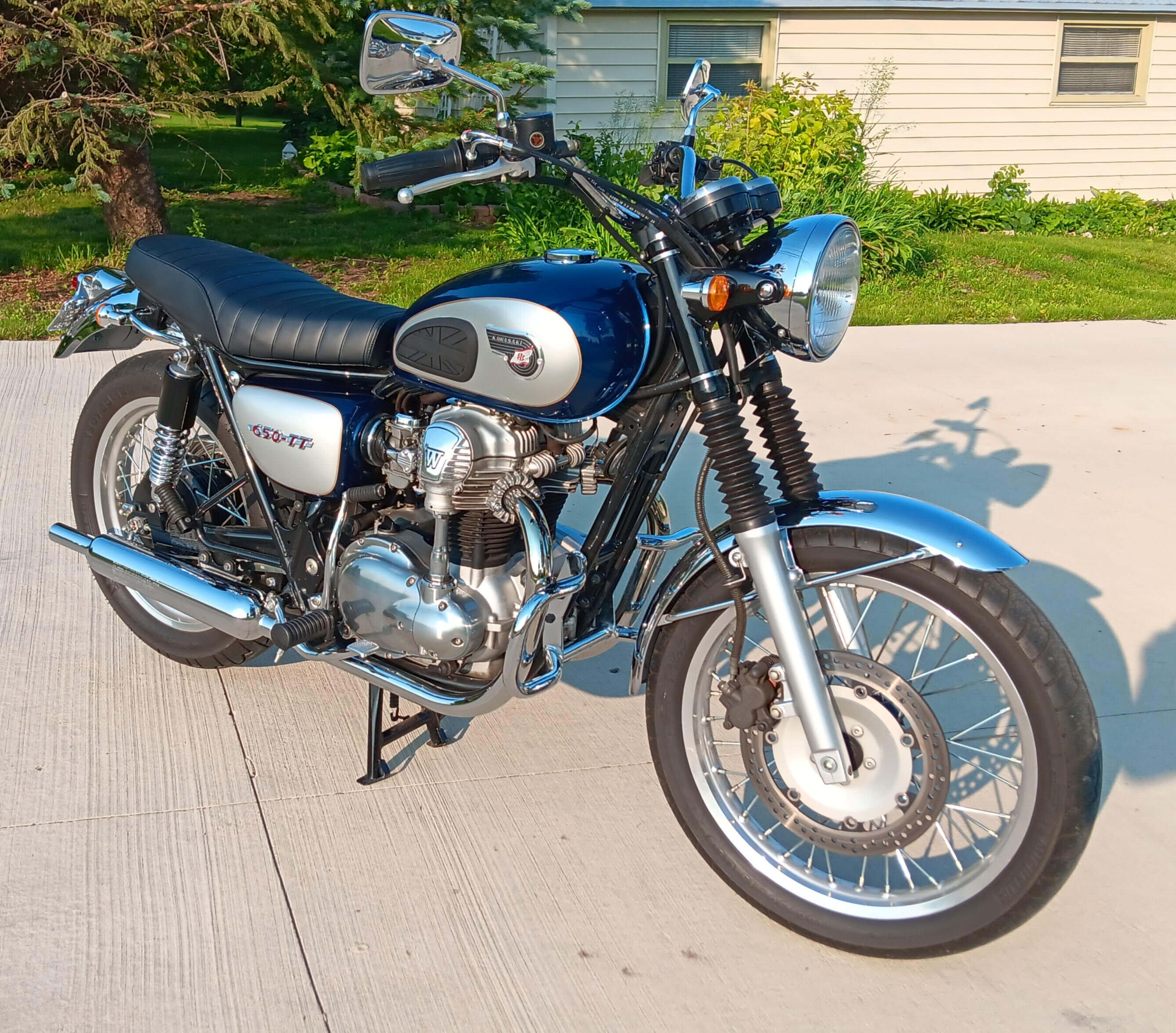 Tamco Paint HC7600 2 Hour Air Dry Clearcoat in 2000 Kawasaki W650