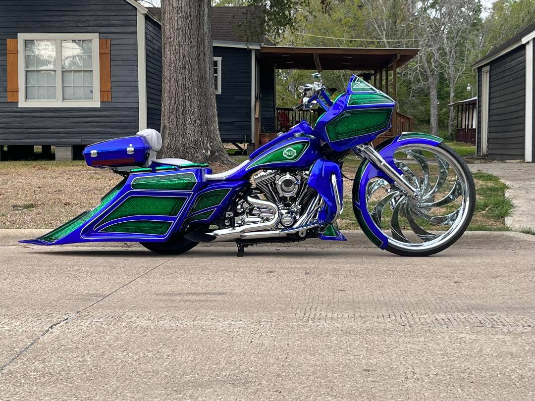 Tamco Paint SoCal Blue & Hustlin' Candy Pearl Basecoat on Harley-Davidson Road Glide