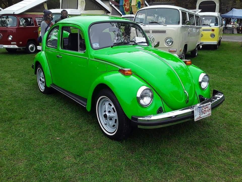 Tamco Paint Volkswagen Cliff Green in 1972 Volkswagen Bug