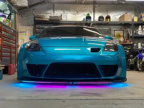  Lipstick with the shade of blue-green 2005 Nissan 350Z