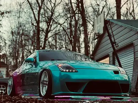  Lipstick with the shade of blue-green 2005 Nissan 350Z