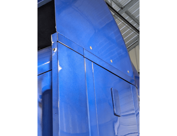 Tamco Paint Blazin Blue in 2000 Mack Vision Semi Truck