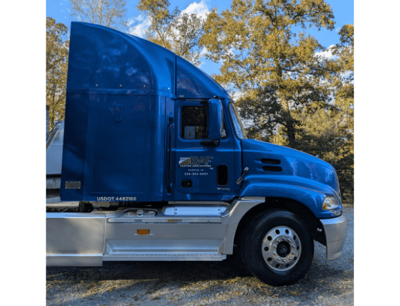 Tamco Paint Blazin Blue in 2000 Mack Vision Semi Truck