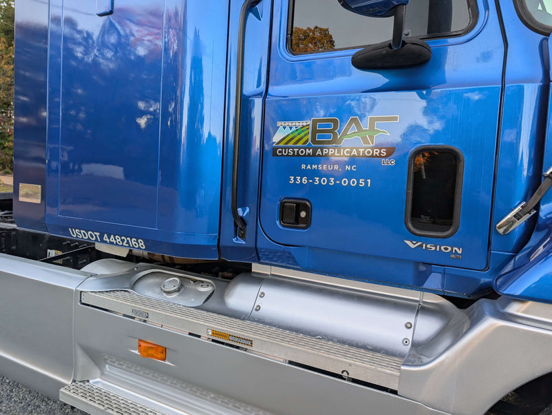 Tamco Paint Blazin Blue in 2000 Mack Vision Semi Truck