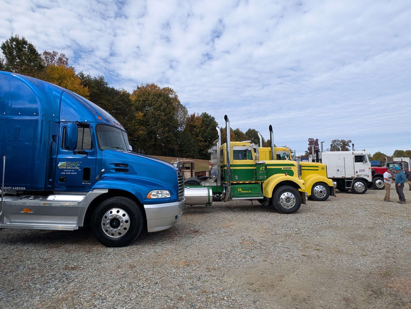 Tamco Paint Blazin Blue in 2000 Mack Vision Semi Truck