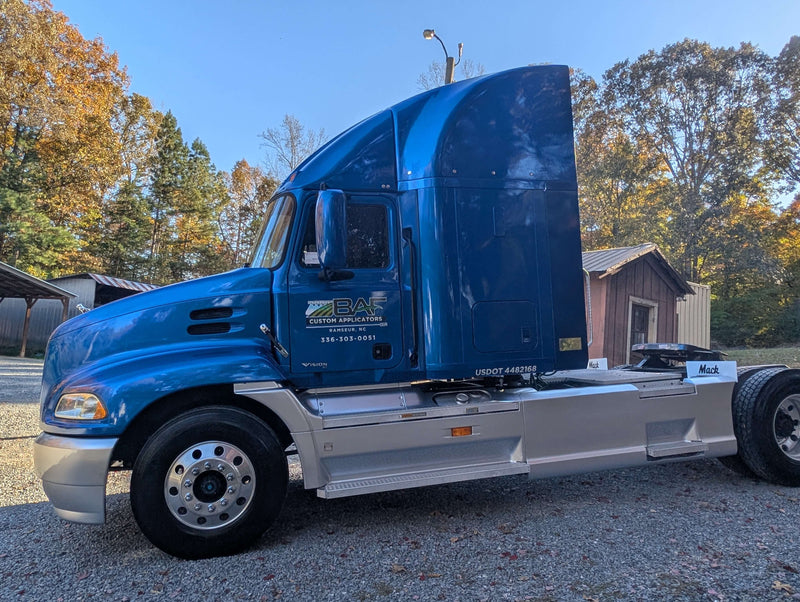 Tamco Paint Blazin Blue in 2000 Mack Vision Semi Truck