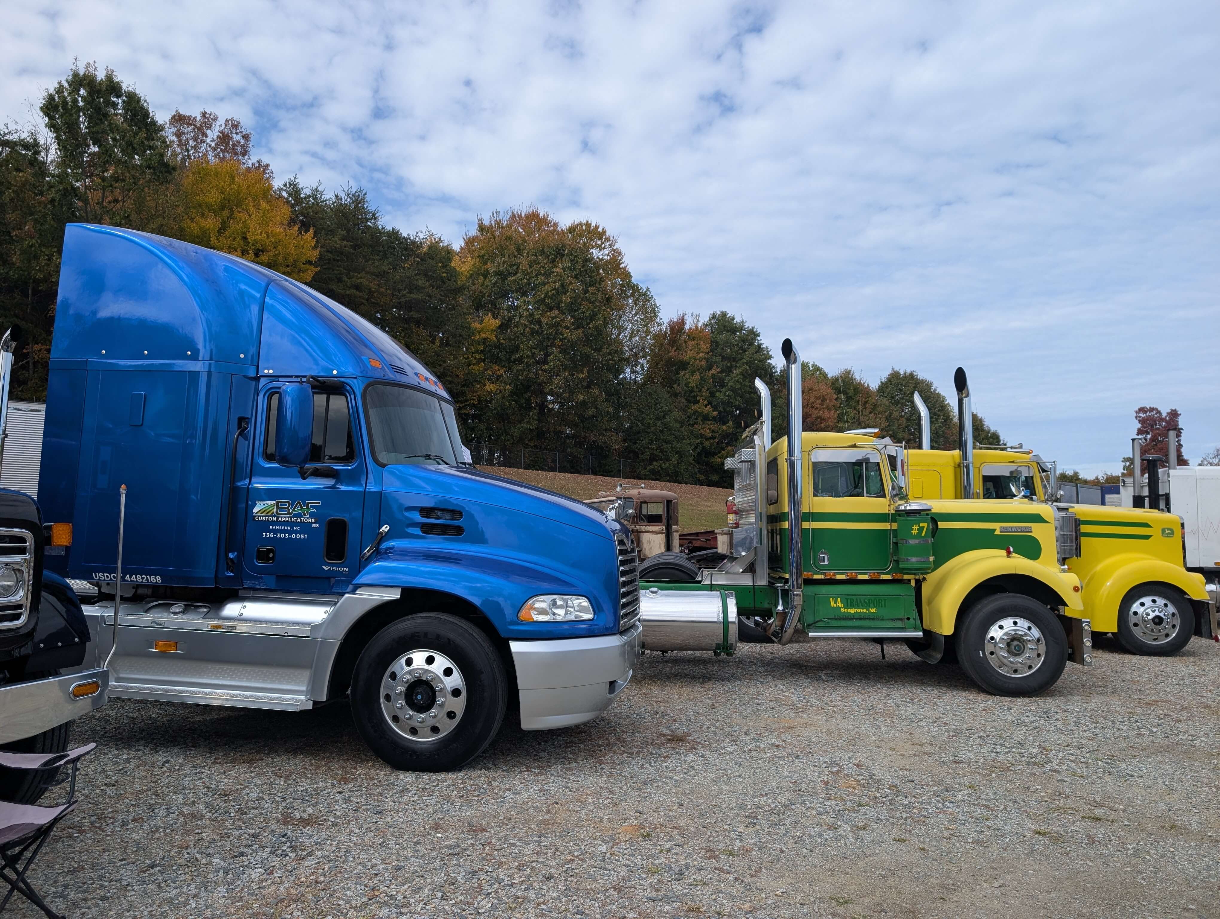 Tamco Paint Blazin Blue in 2000 Mack Vision Semi Truck