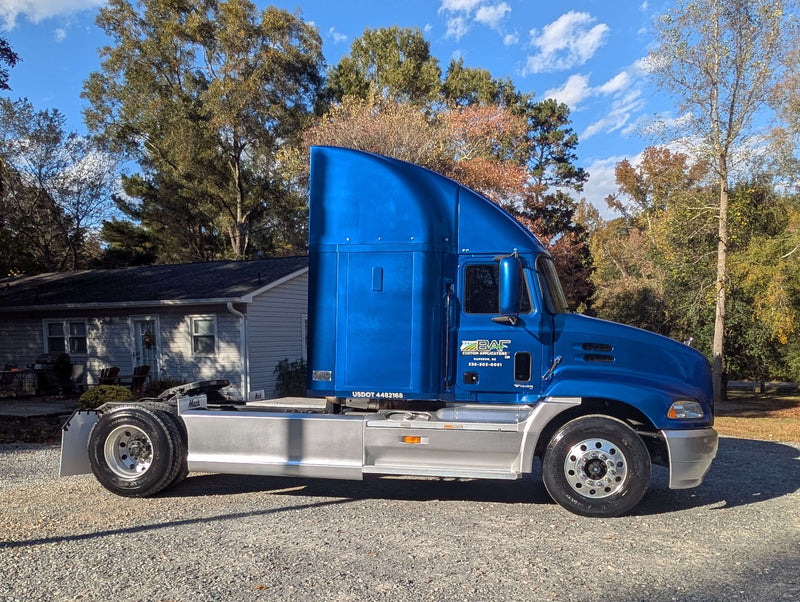 Tamco Paint Blazin Blue in 2000 Mack Vision Semi Truck