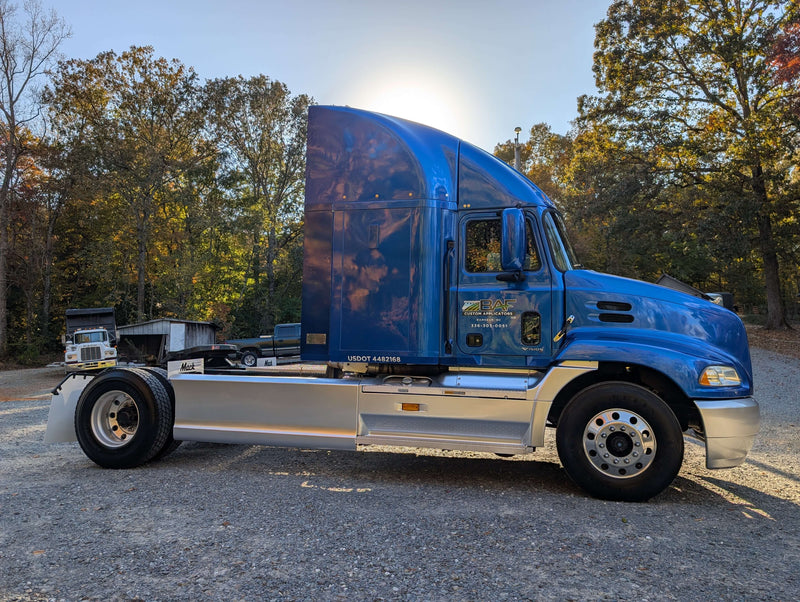 Tamco Paint Blazin Blue in 2000 Mack Vision Semi Truck