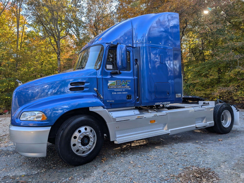 Tamco Paint Blazin Blue in 2000 Mack Vision Semi Truck