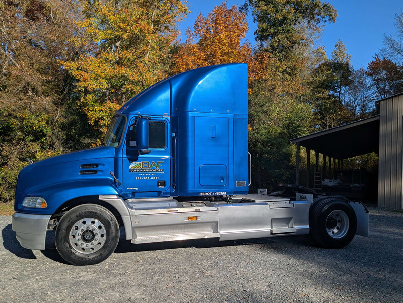 Tamco Paint Blazin Blue in 2000 Mack Vision Semi Truck
