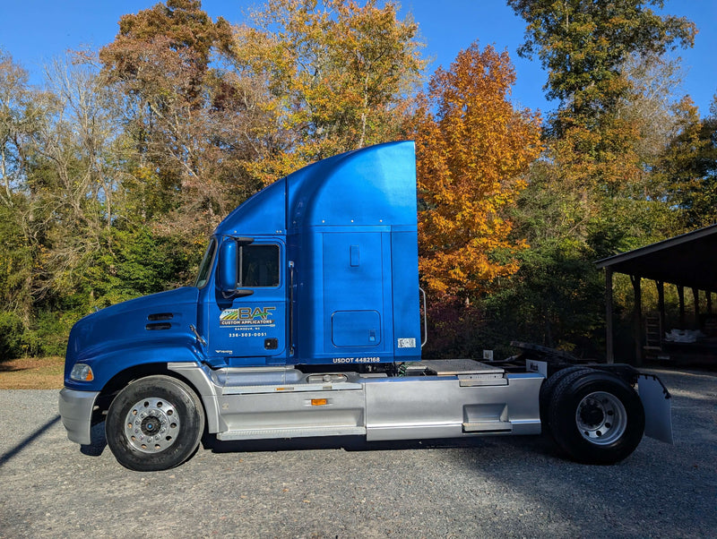 Tamco Paint Blazin Blue in 2000 Mack Vision Semi Truck