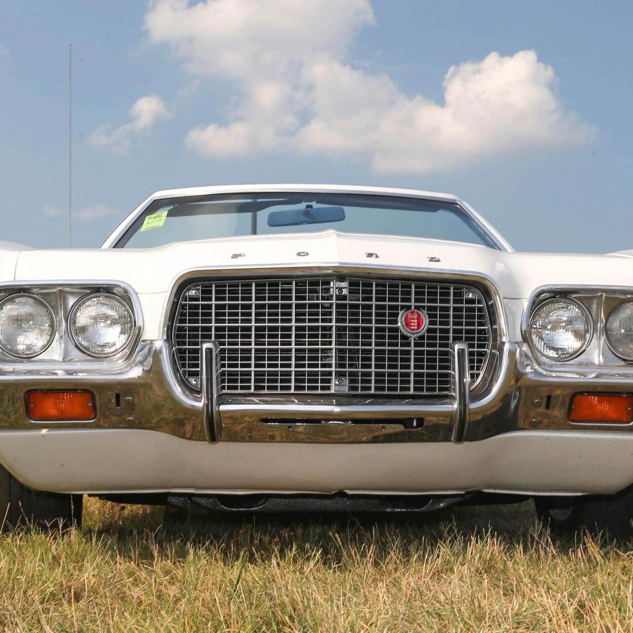 Tamco Paint Blizzard of Ozz White Pearl in 1972 Ford Gran Torino