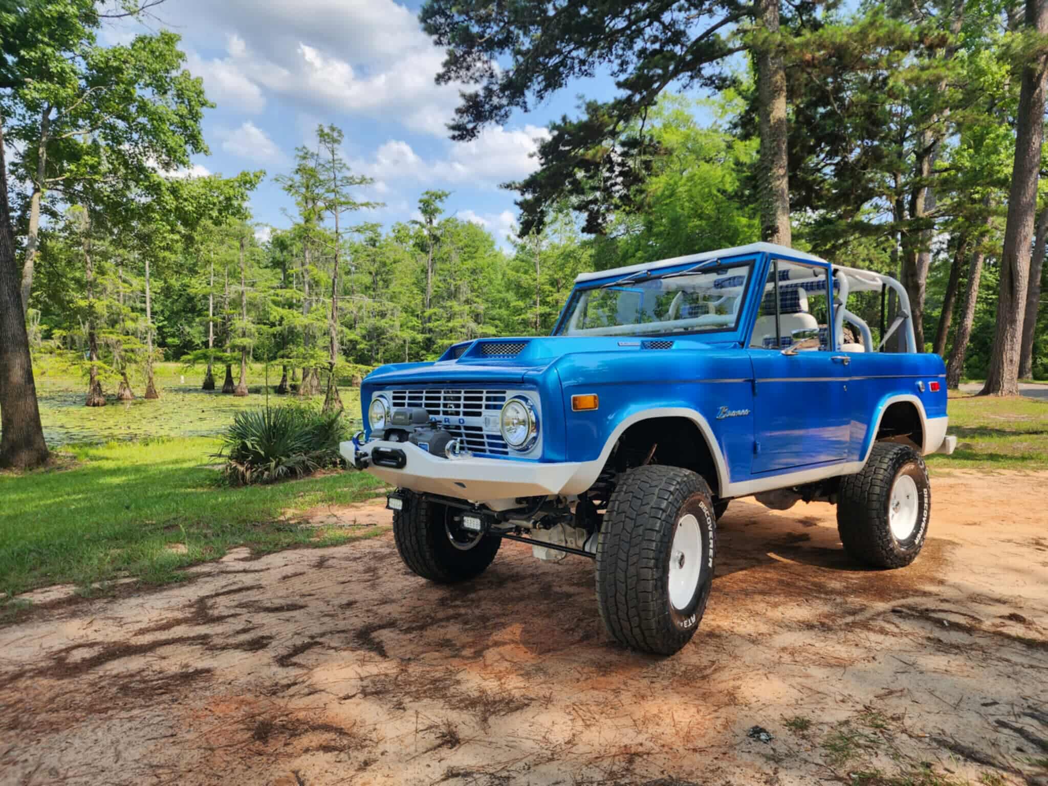 Tamco Paint Bluetooth Pearl in 1966 Ford Bronco