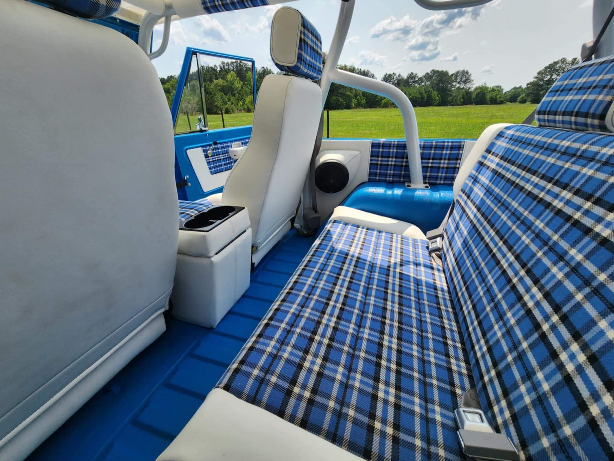 Tamco Paint Bluetooth Pearl in 1966 Ford Bronco