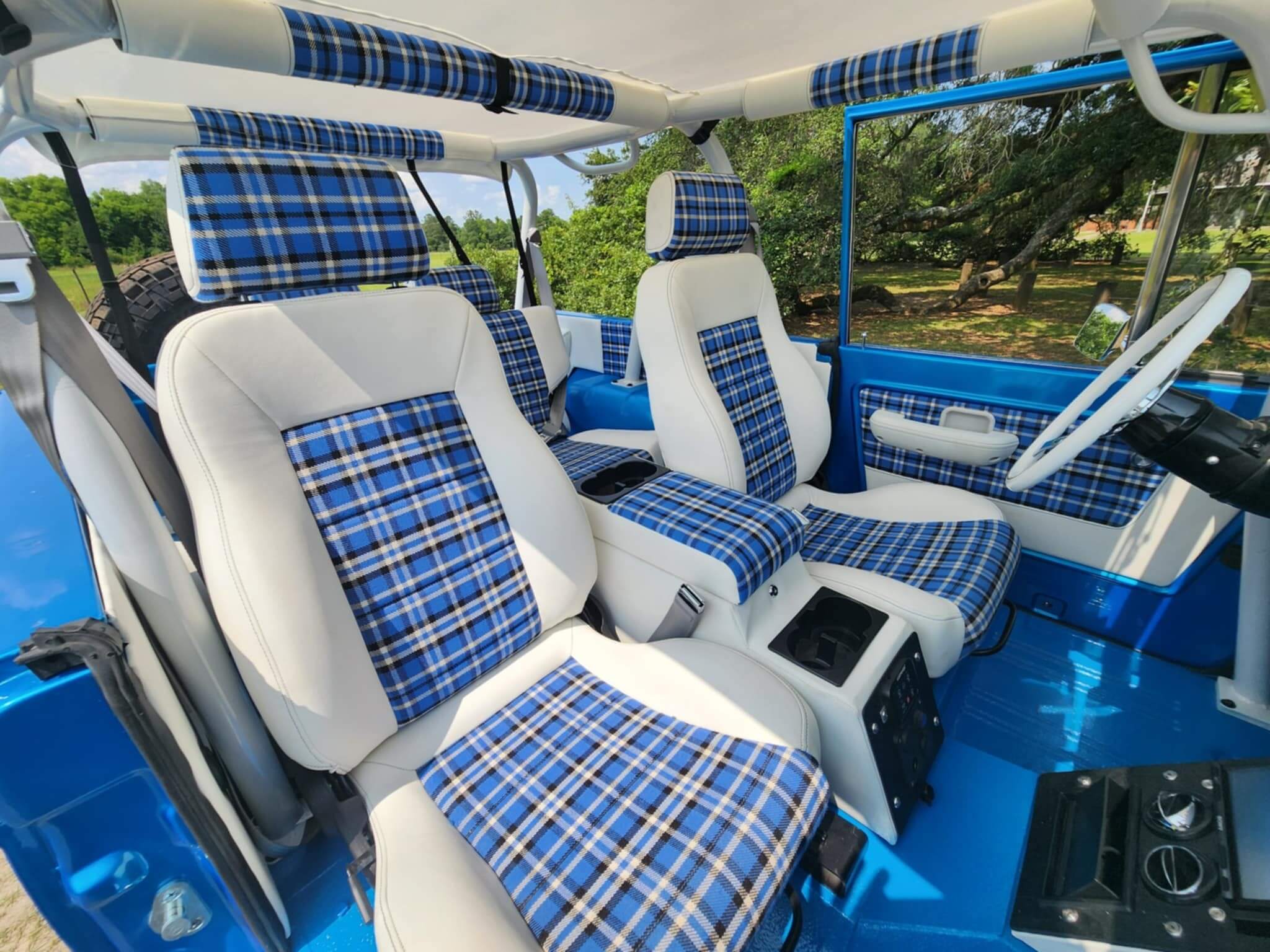 Tamco Paint Bluetooth Pearl in 1966 Ford Bronco