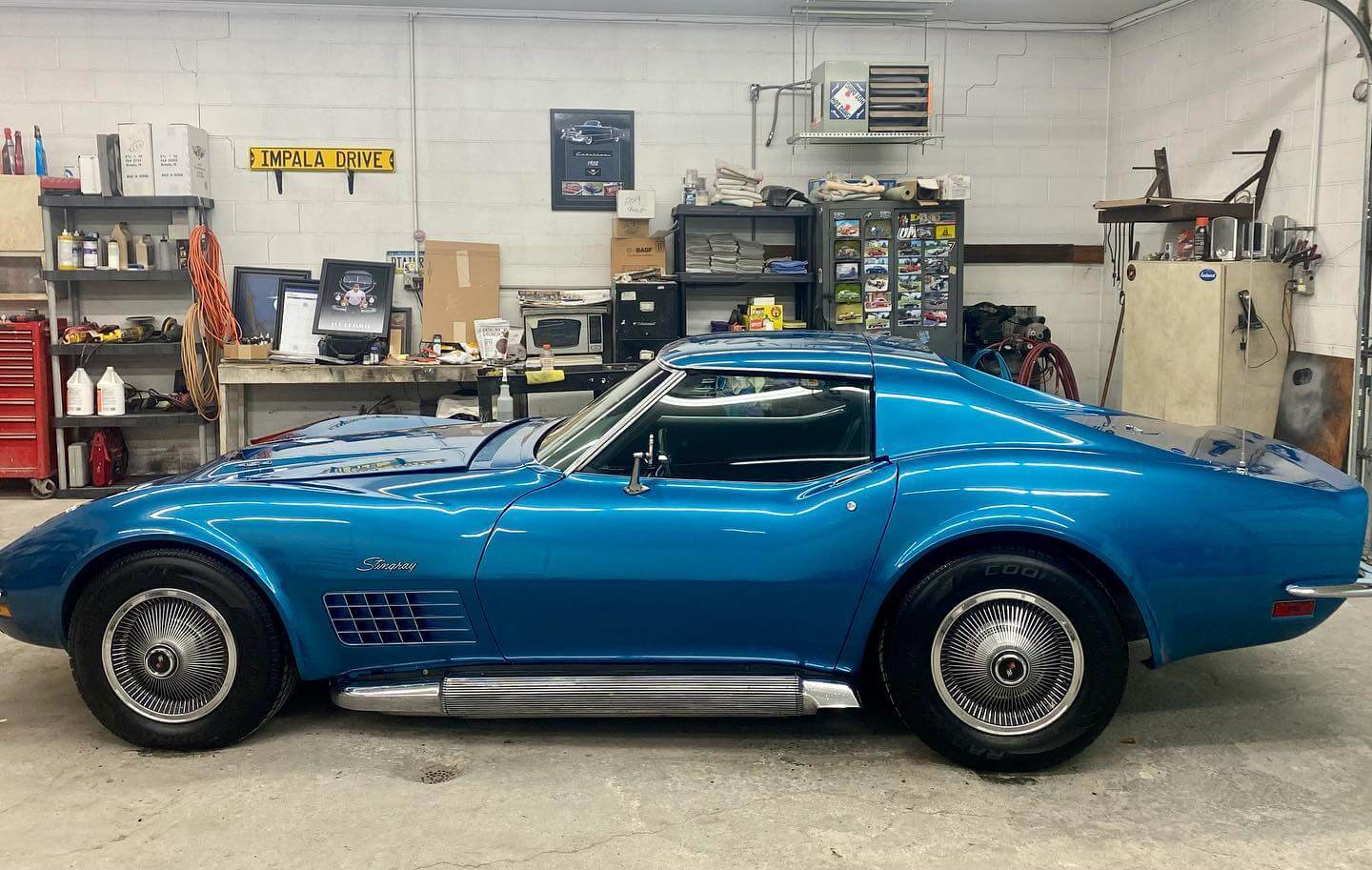 Tamco Paint Chevrolet Bryar Blue Metallic on 1970 Chevrolet Corvette C3