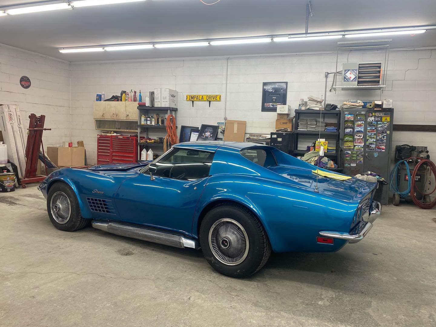 Tamco Paint Chevrolet Bryar Blue Metallic on 1970 Chevrolet Corvette C3