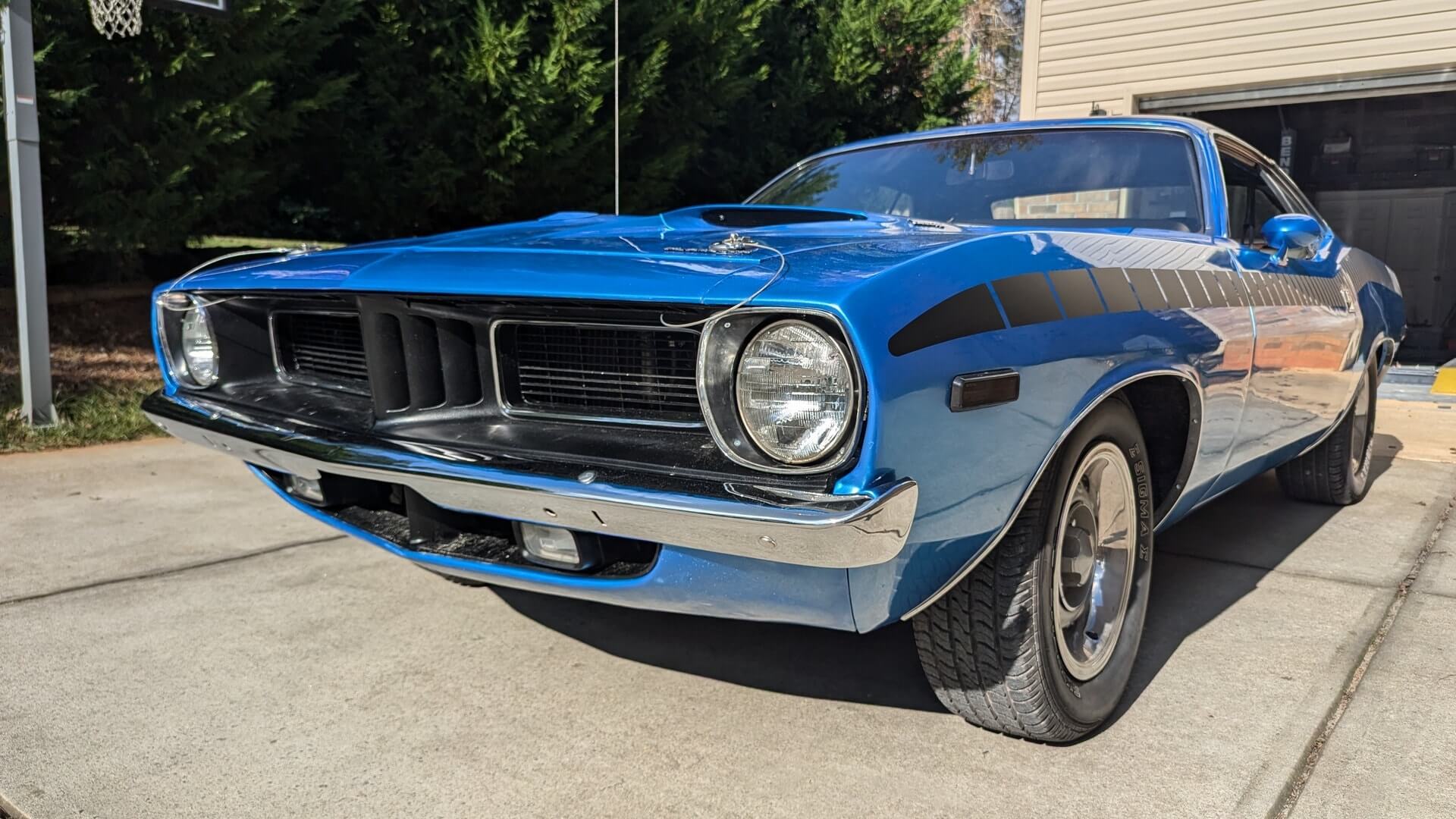 Tamco Paint Chrysler Surf Blue Metallic in 1973 Plymouth Barracuda