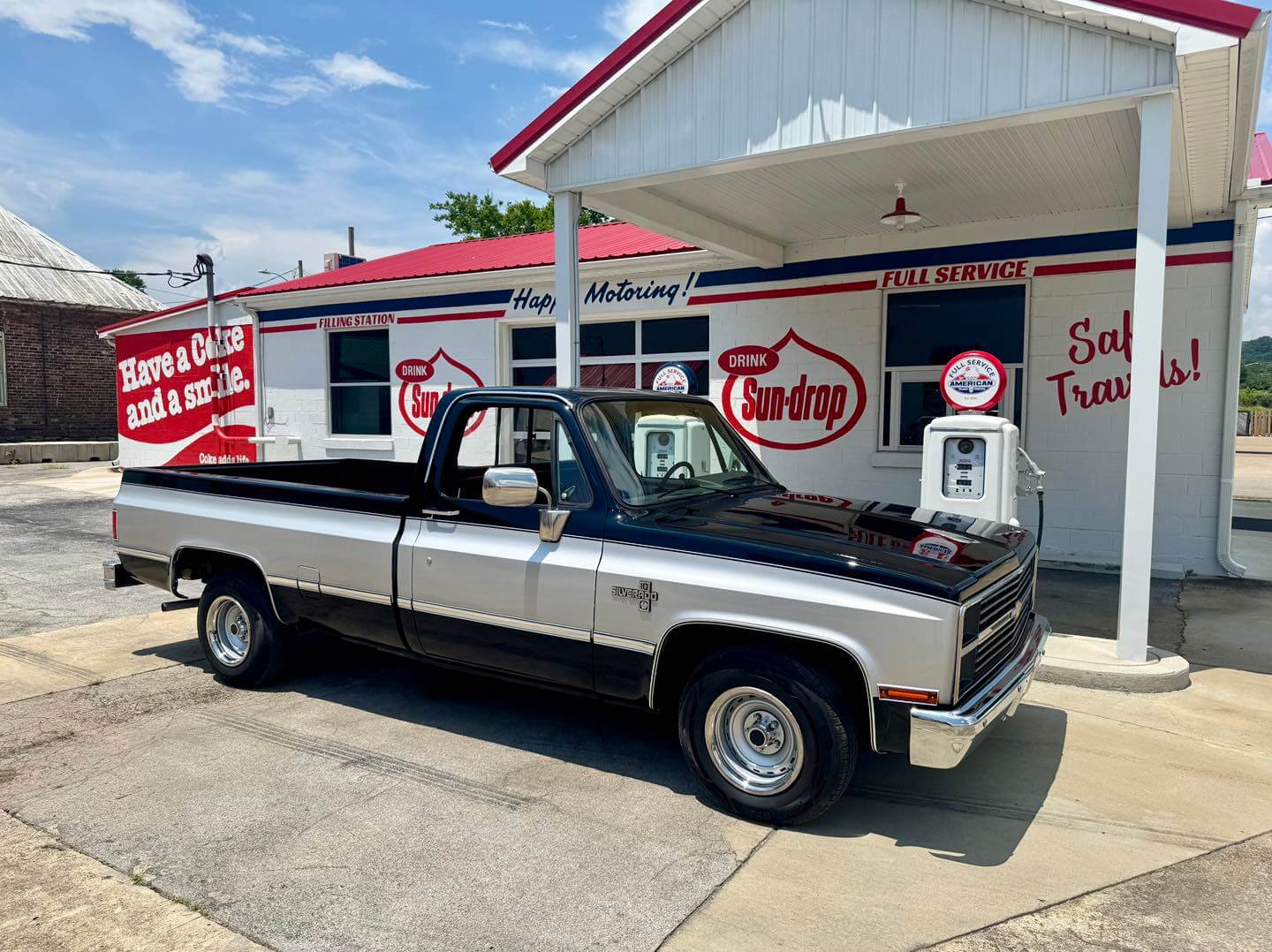 Tamco Paint HB9900 Jet Black and Silver Ice Metallic in 1984 Chevy Silverado