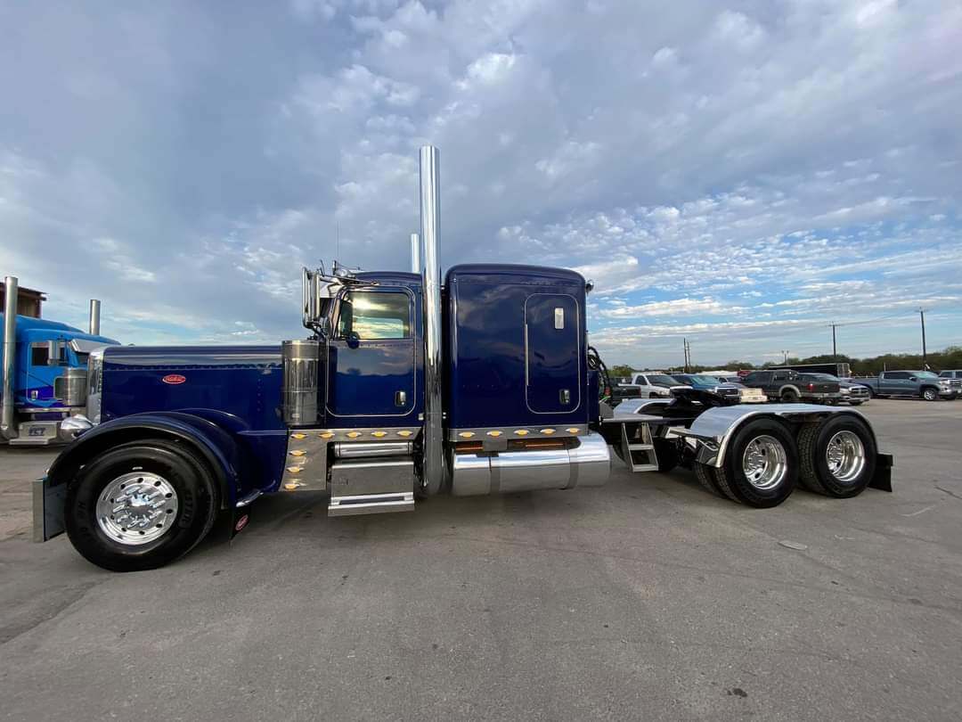 Liberty Blue Kenworth W900