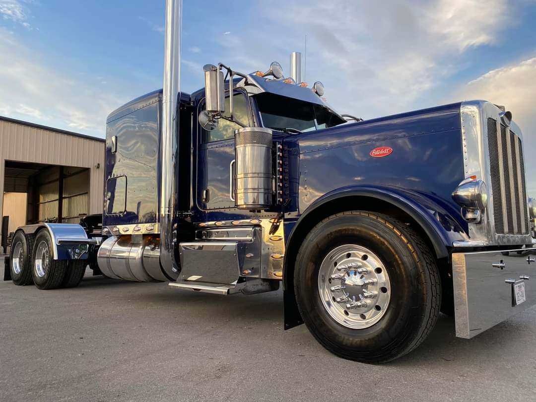 Liberty Blue Kenworth W900