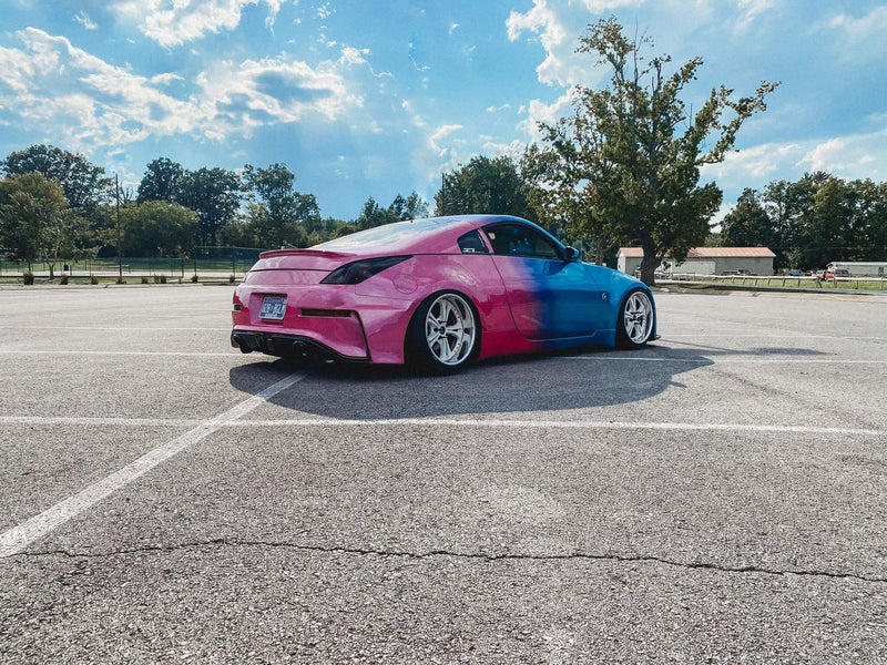  Lipstick with the shade of blue-green 2005 Nissan 350Z