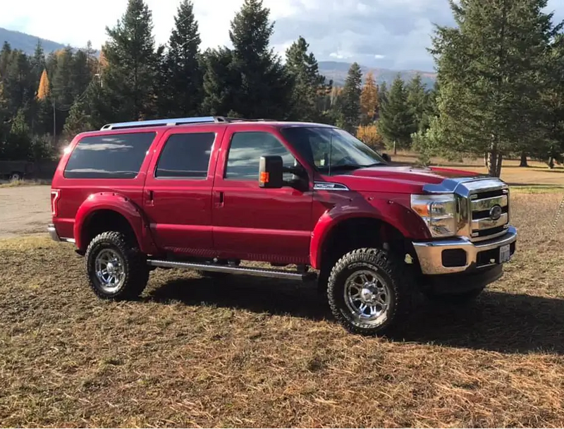 Tamco Paint Rock It Red on Ford Excursion