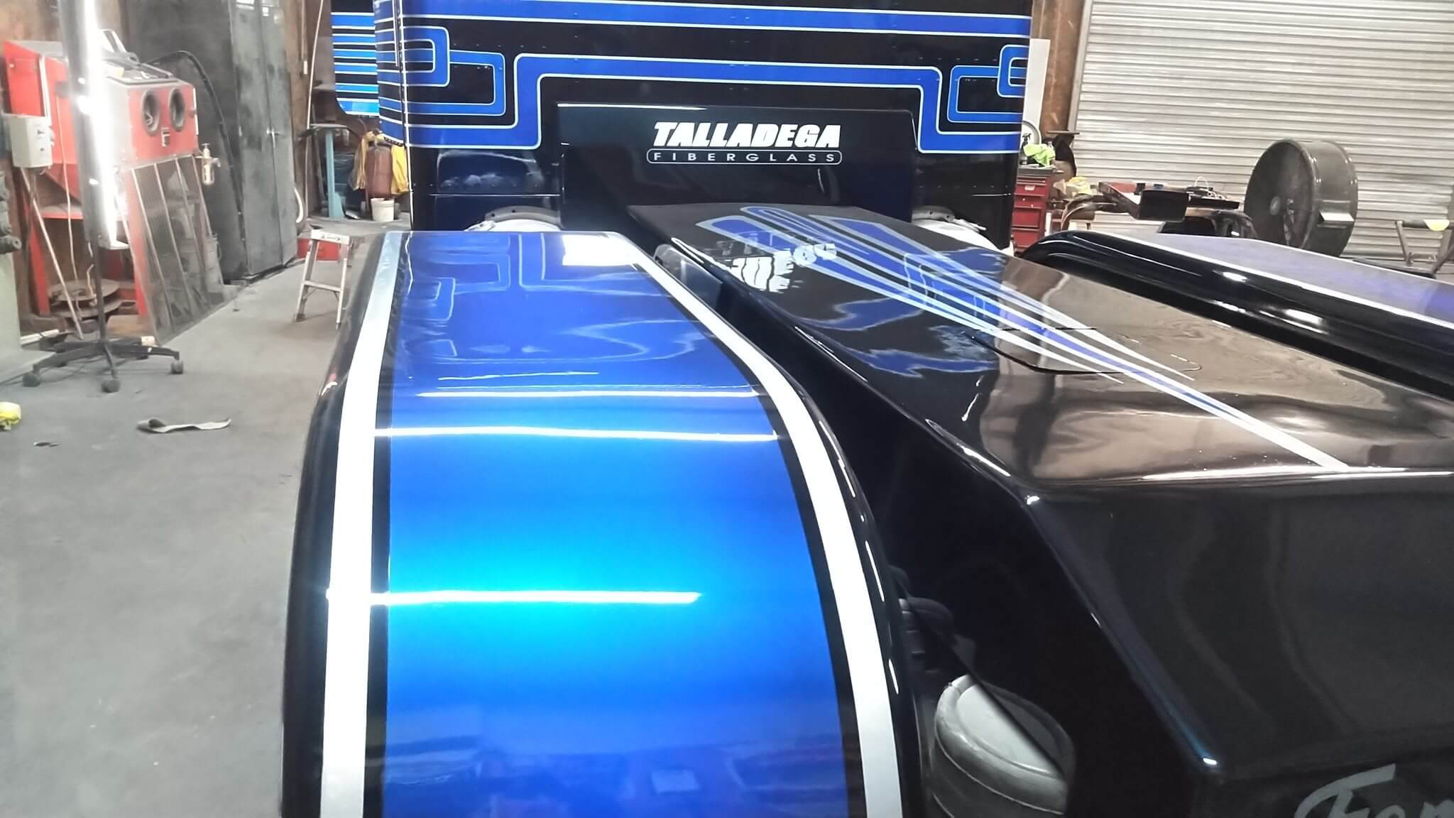 Tamco Paint Sinister Triple Reboot Blue and Blue Nitrous on Peterbilt 379